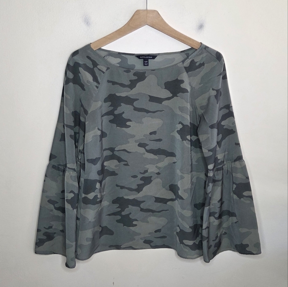 Banana Republic Camo Long Bell Sleeve Blouse Size Small